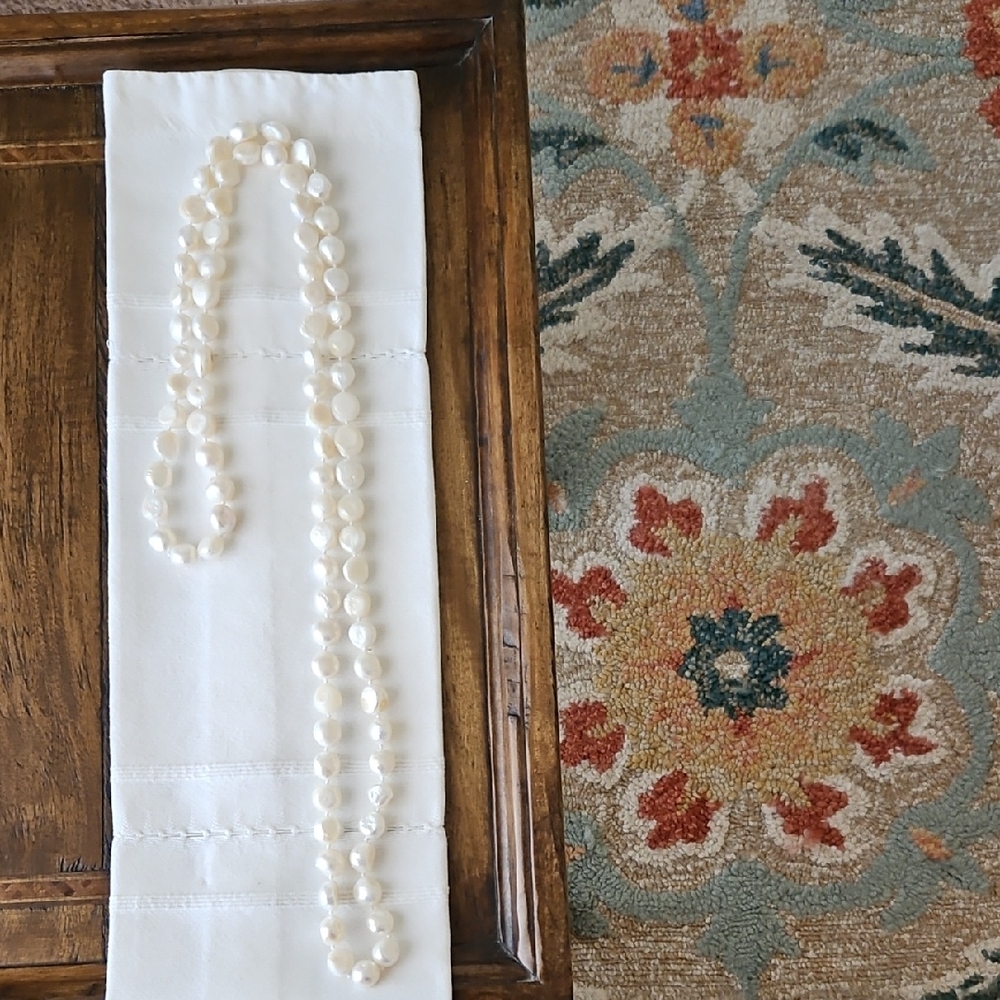 Chic Ivory Pearl Necklace